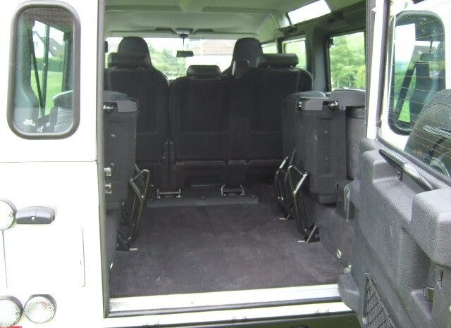 2010 Land Rover Defender 110 Fire and Ice Station full